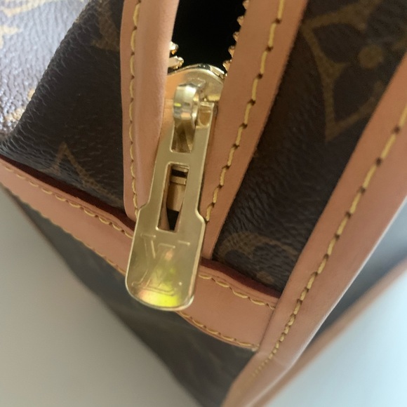 Beautiful Louis Vuitton Dog Carrier 50. Only used once. 19.5L x 9W x 13H. - Picture 10 of 10